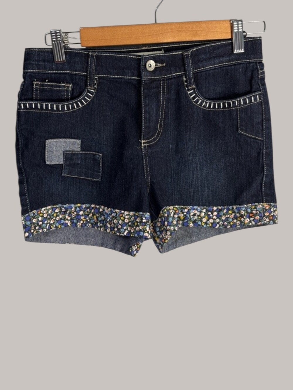 L.E.I. Shorts girl’s size 14 blue youth denim floral cuffed cuff patchwork jean